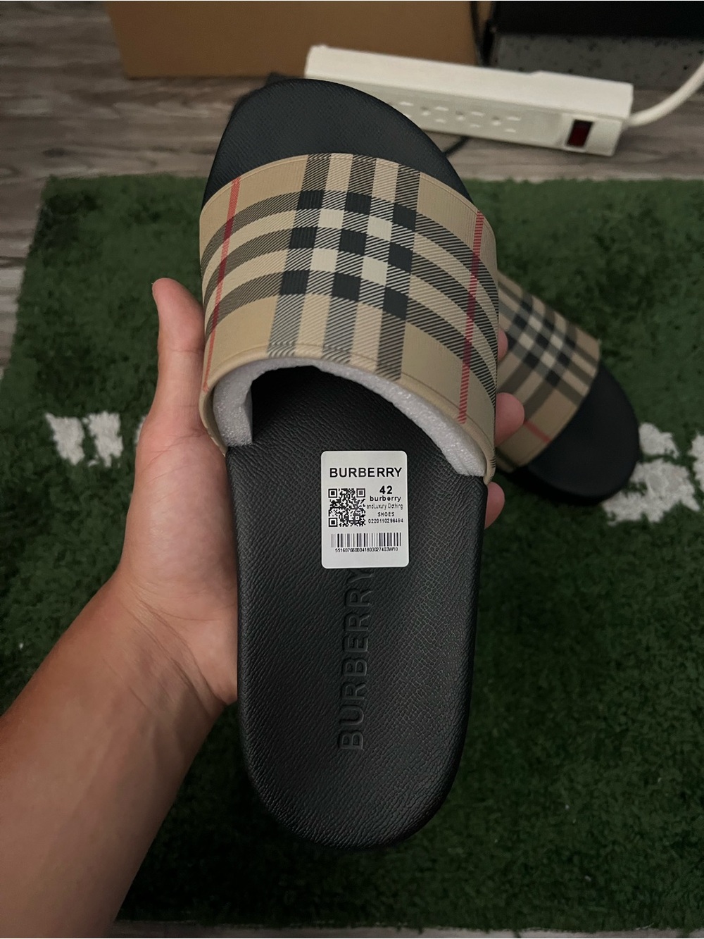 BURBERRY SLIDES WITH BOX - Picture 4 of 8